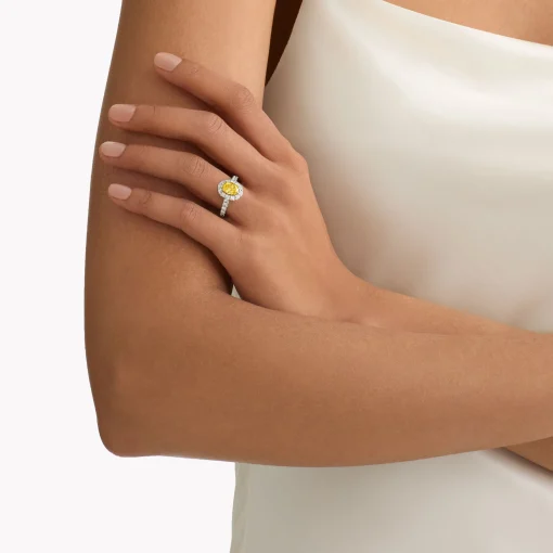 Graff Icon Oval Yellow and White Diamond Engagement Ring^ Oval|Icon