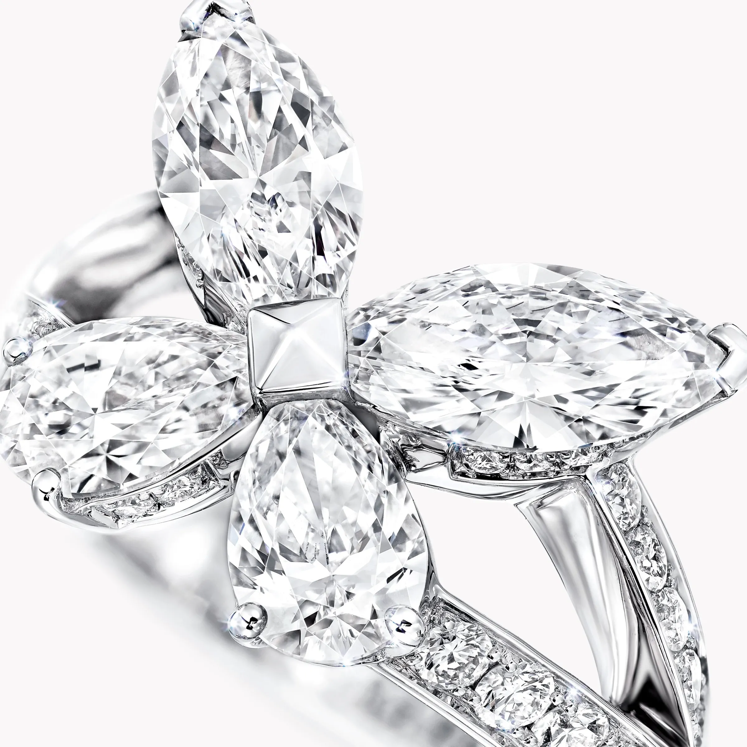 Graff Classic Butterfly Diamond Ring^ White Diamond|Butterfly