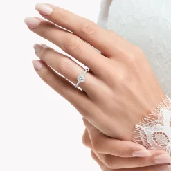 Graff Flame Round Diamond Engagement Ring^ Round|White Diamond