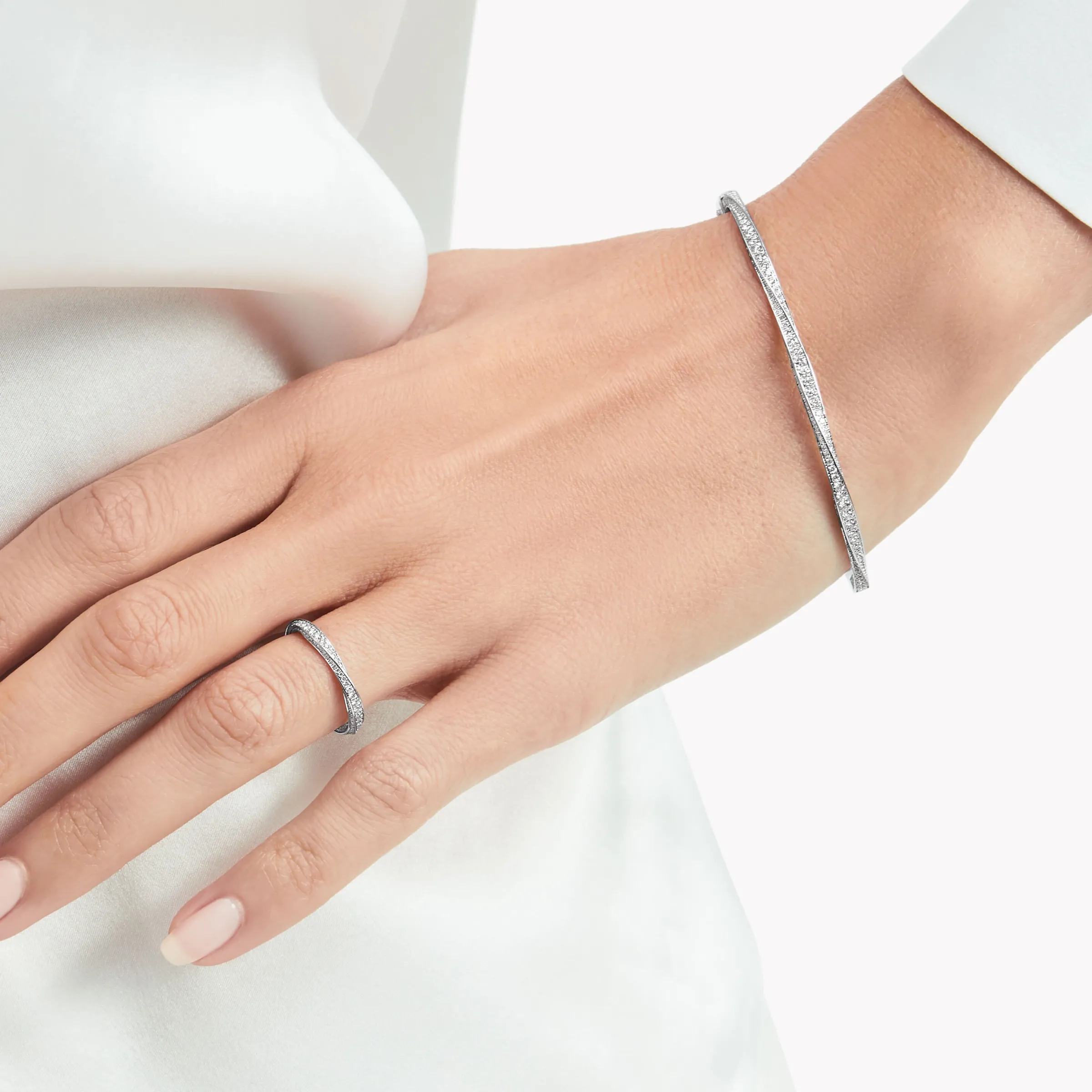 Graff Spiral Pavé Diamond Bangle^ Bridal Jewelry|White Gold
